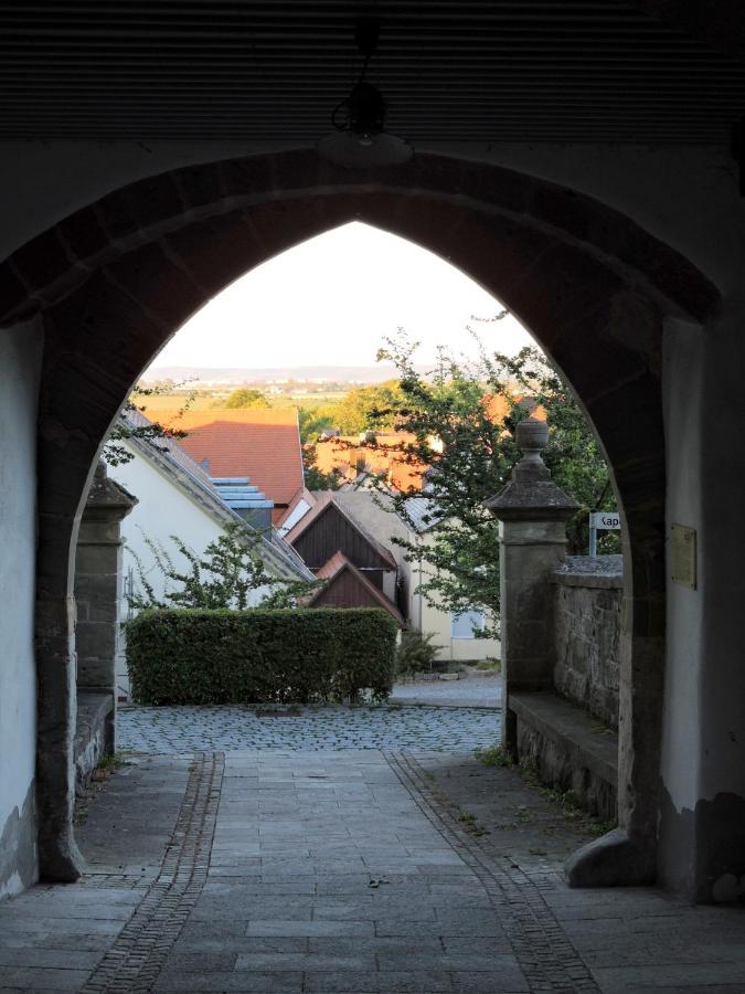 Turmstueble Im Torhaus Von 1545 Apartment Burgbernheim Luaran gambar